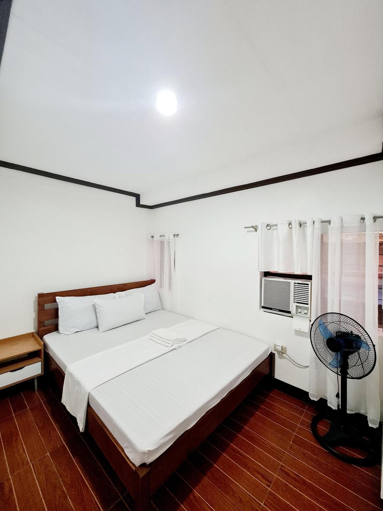 Calapan City Fully Furnished House Transient Near Xentromall L39 Buitenkant foto