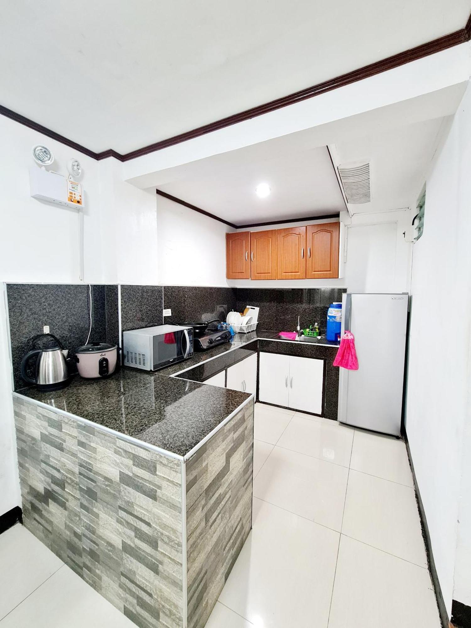 Calapan City Fully Furnished House Transient Near Xentromall L39 Buitenkant foto