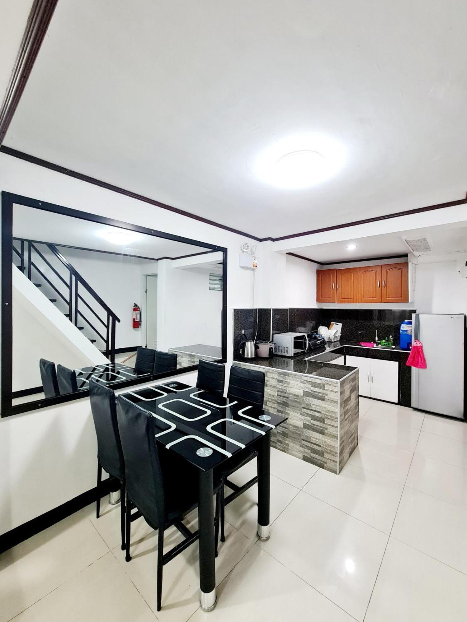 Calapan City Fully Furnished House Transient Near Xentromall L39 Buitenkant foto